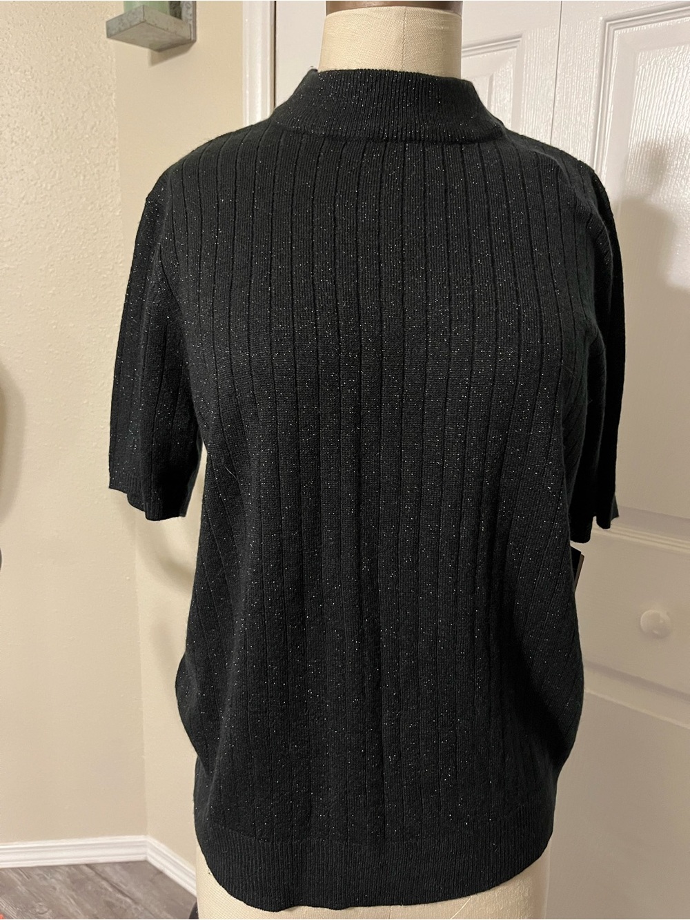 Sag Harbor Women’s Black Short-Sleeve black Ribbed Sweater